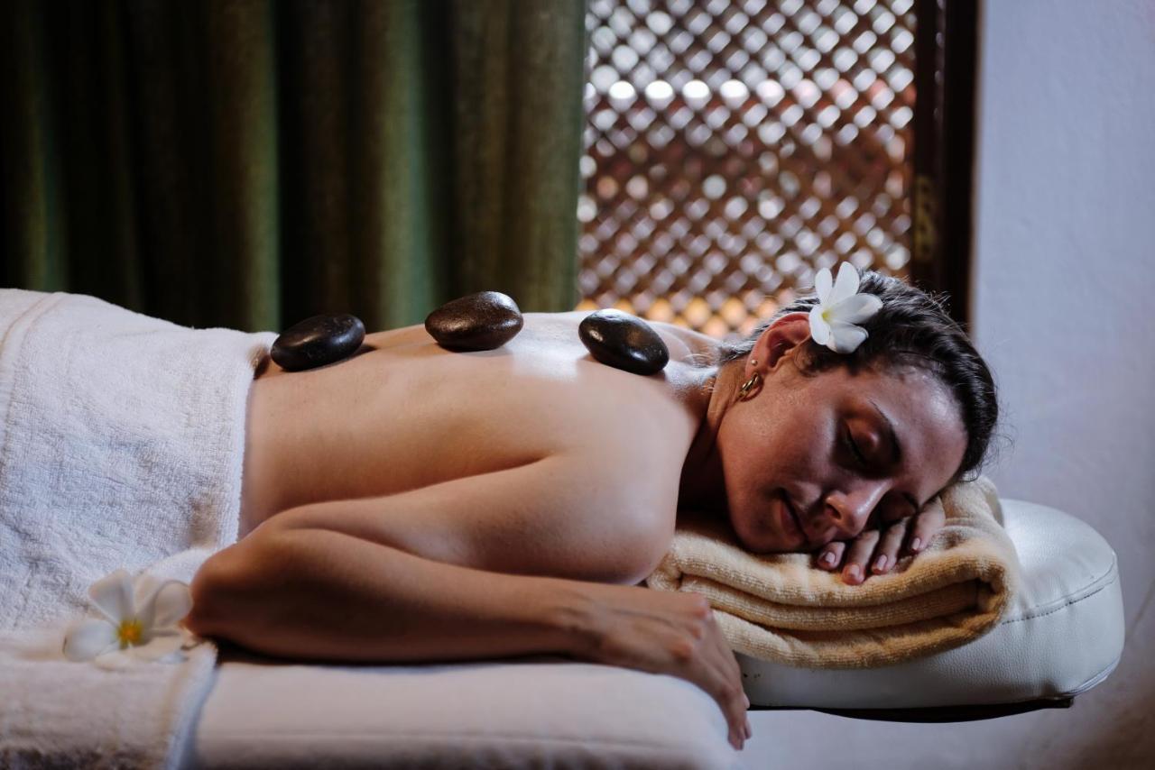 เอมบูดู วิลเลจ รีสอร์ต Hotel Embudu Island ภายนอก รูปภาพ