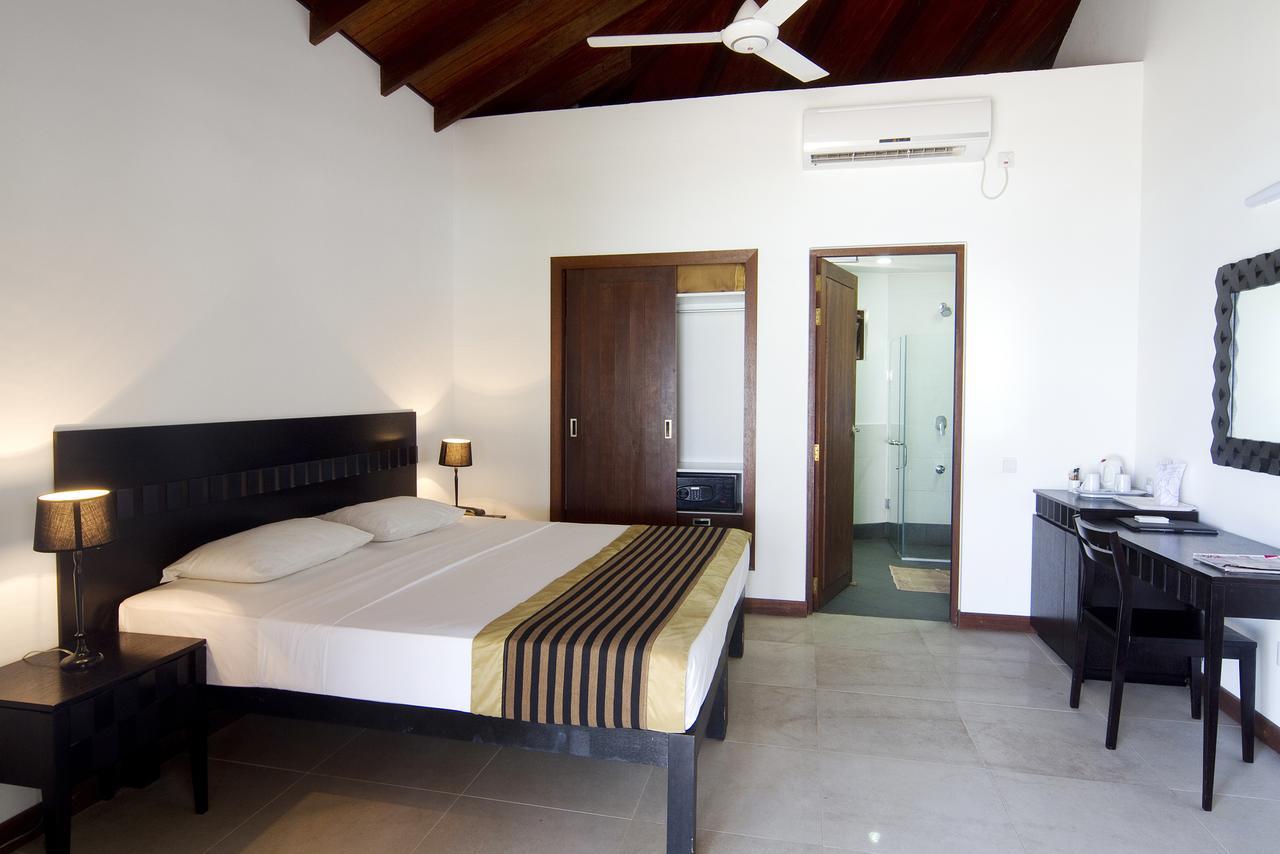 เอมบูดู วิลเลจ รีสอร์ต Hotel Embudu Island ภายนอก รูปภาพ